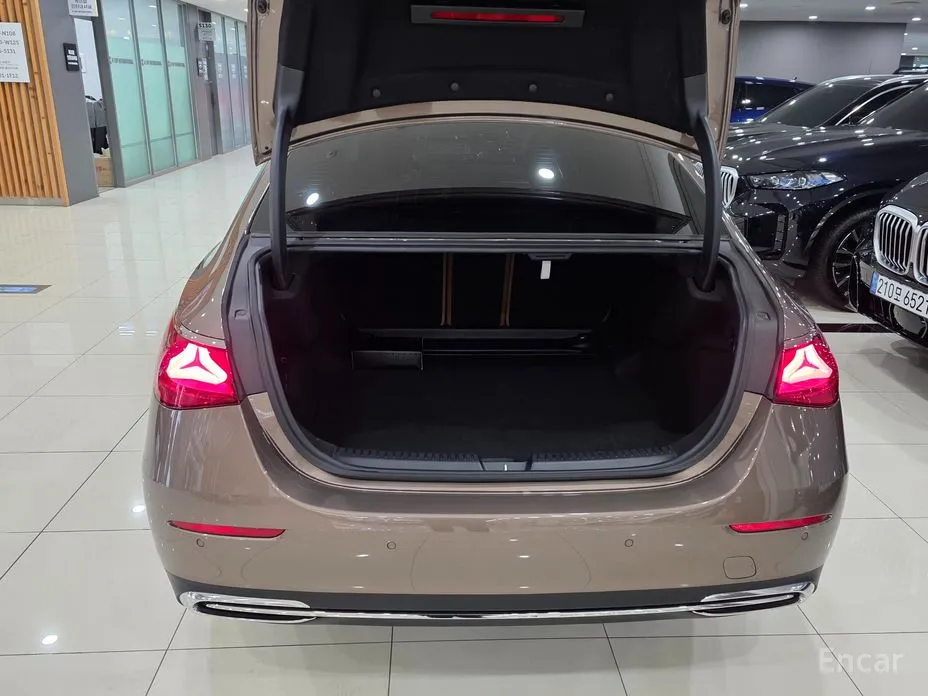 Фото 15 - Mercedes-Benz E-Class