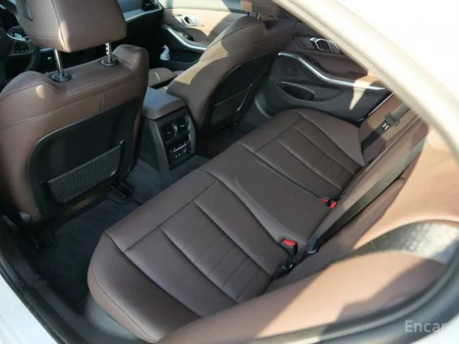 Photo 10 - BMW 3 Series