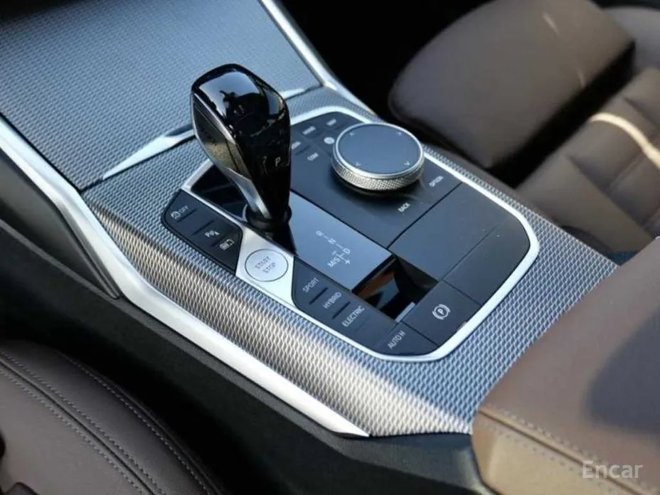 Photo 16 - BMW 3 Series