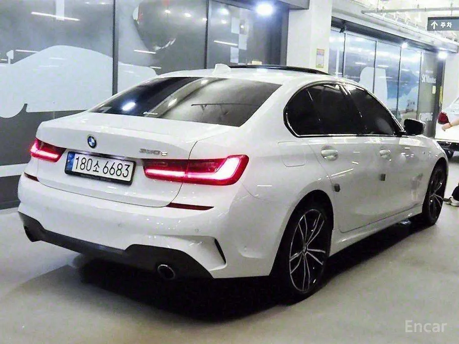 Photo 3 - BMW 3 Series