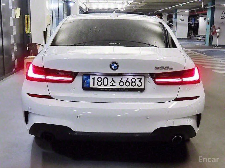 Photo 4 - BMW 3 Series