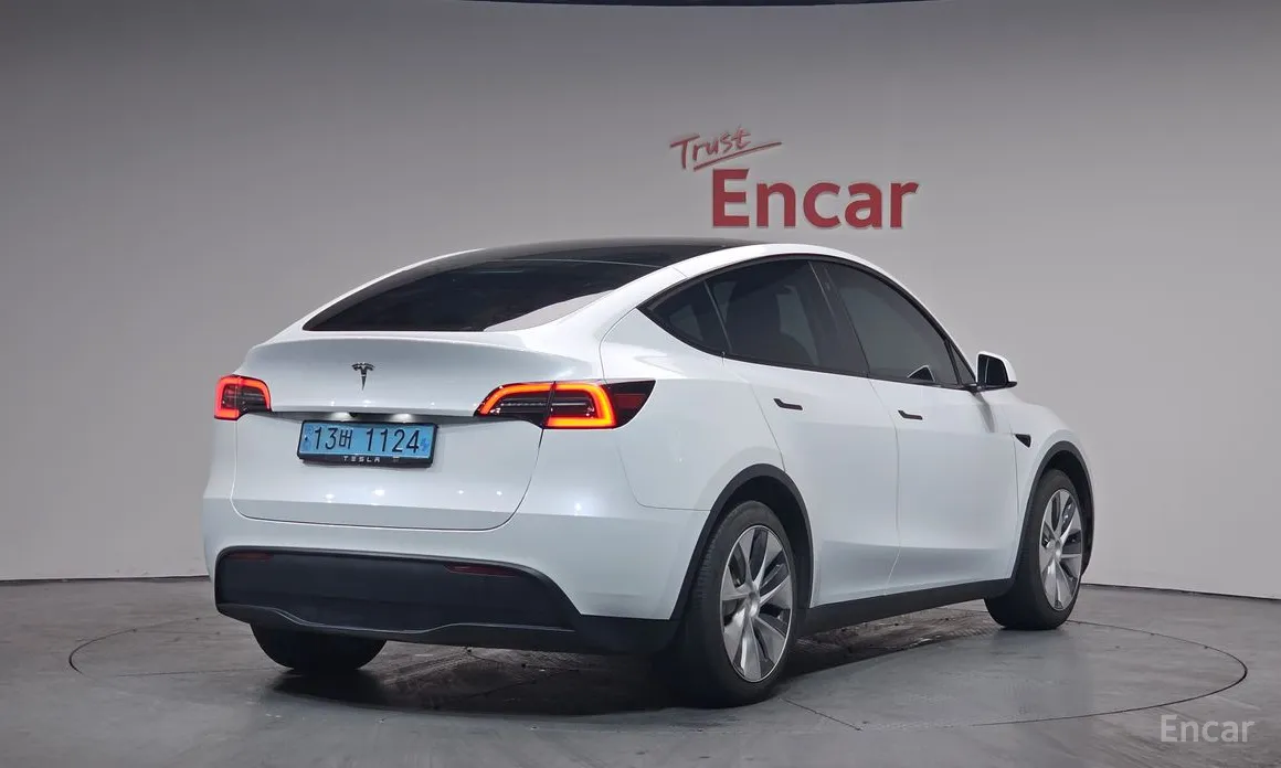 Фото 2 - Tesla Model Y