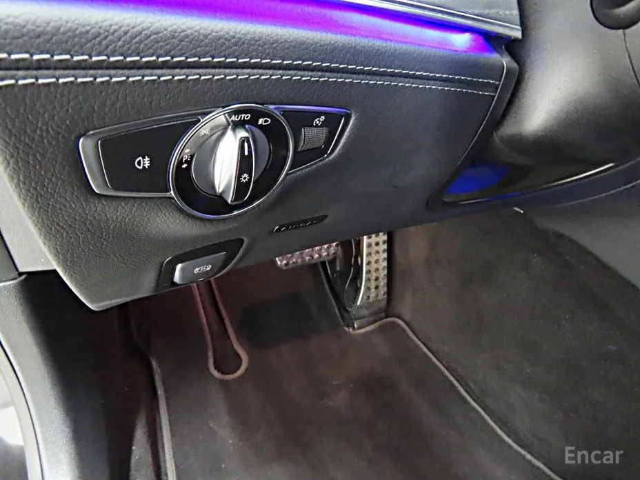 Фото 10 - Mercedes-Benz AMG GT