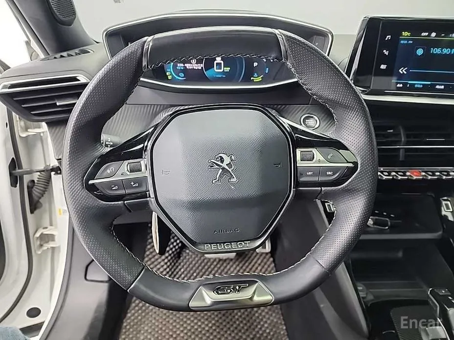 Фото 9 - Peugeot 2008