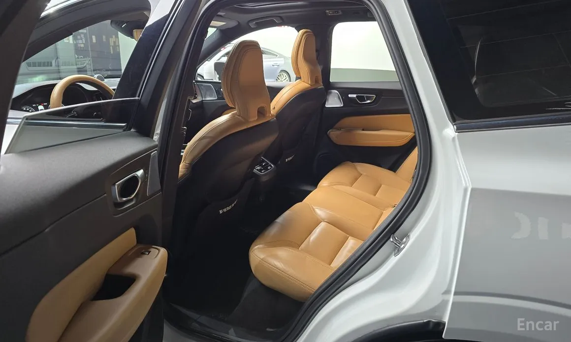 Фото 11 - Volvo XC60