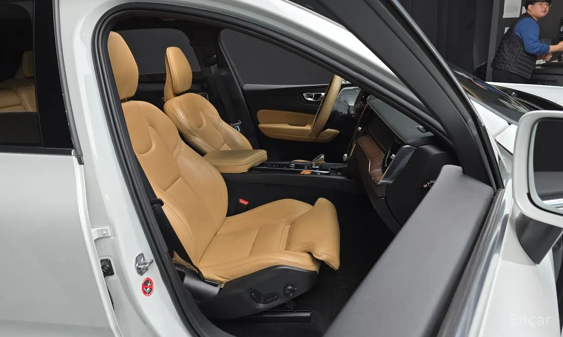 Фото 12 - Volvo XC60