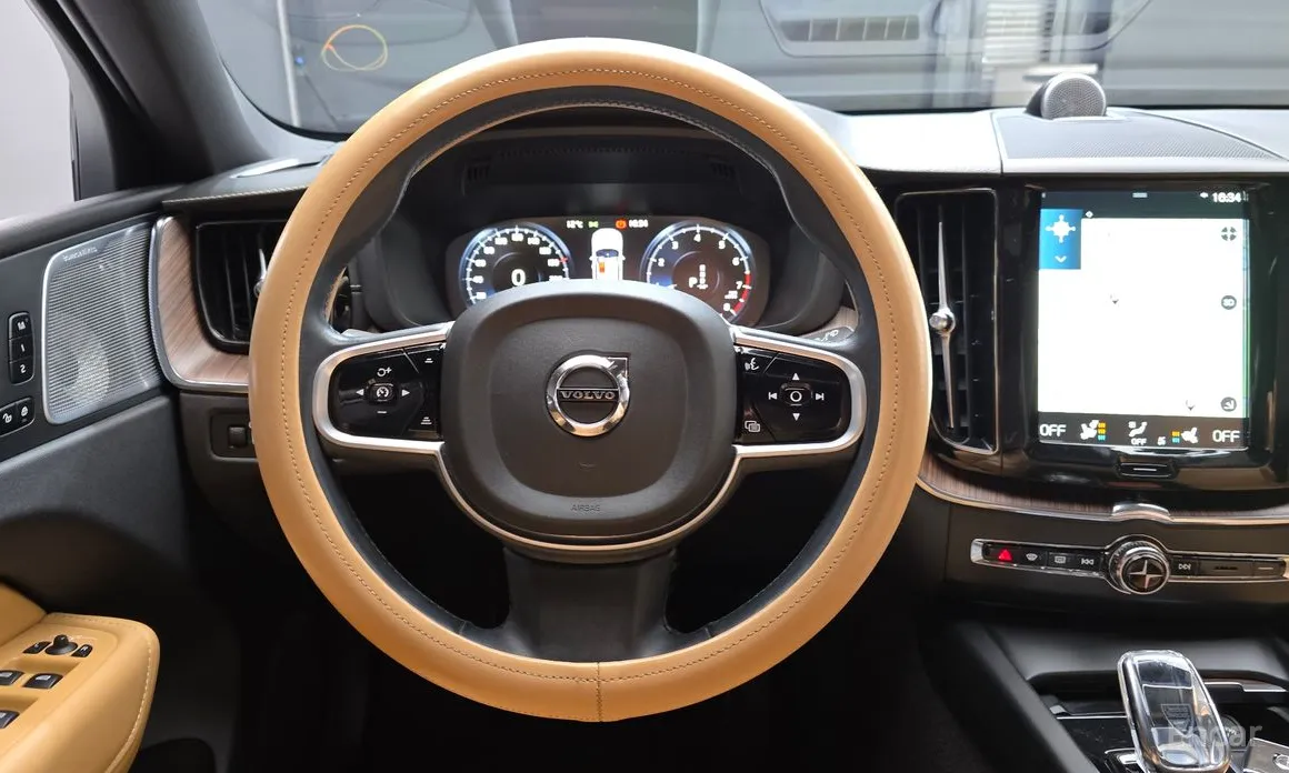 Фото 13 - Volvo XC60