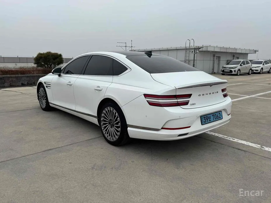 Фото 2 - Genesis G80