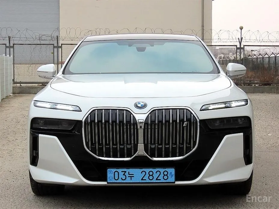 Фото 1 - BMW i7