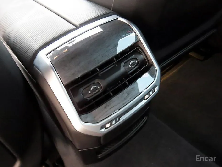 Фото 14 - BMW i7