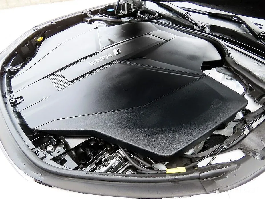 Фото 19 - BMW i7