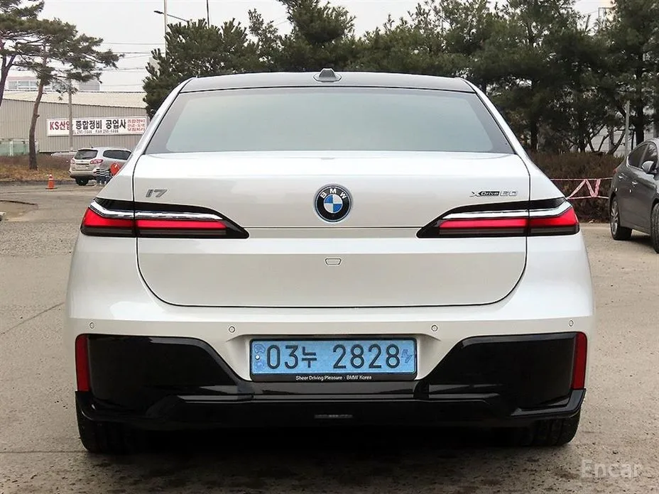 Фото 4 - BMW i7