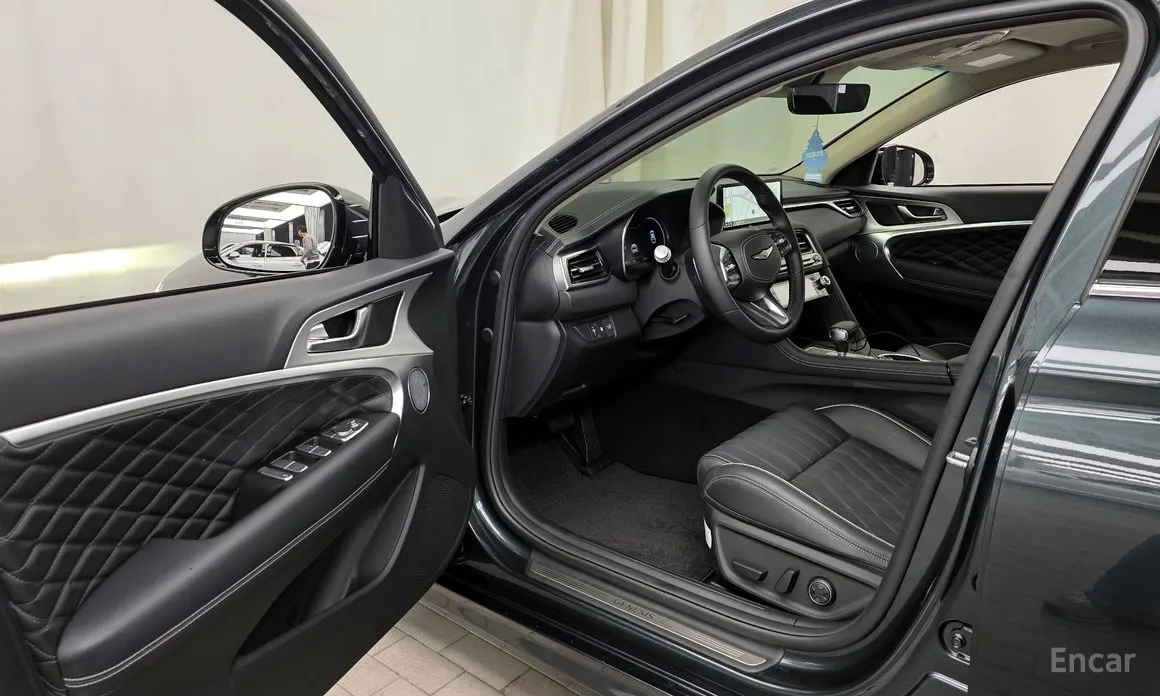 Фото 10 - Genesis G70