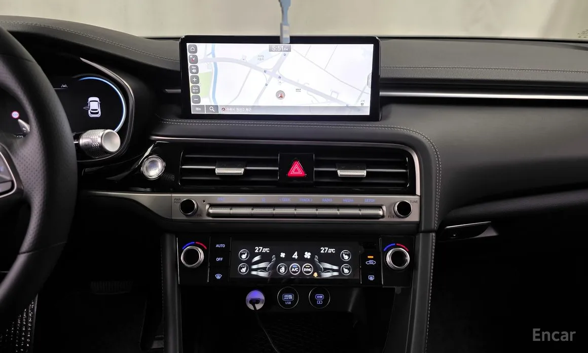 Фото 14 - Genesis G70