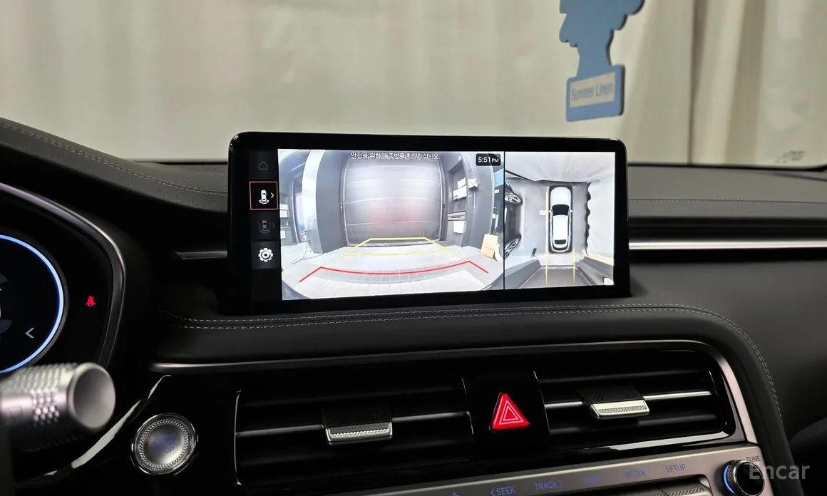 Фото 15 - Genesis G70