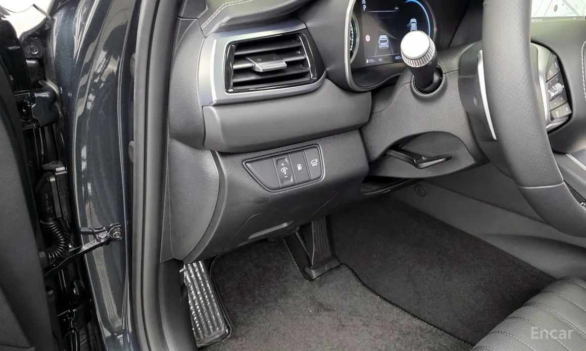 Фото 18 - Genesis G70