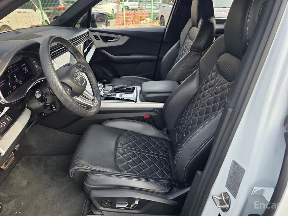 Фото 13 - Audi Q7