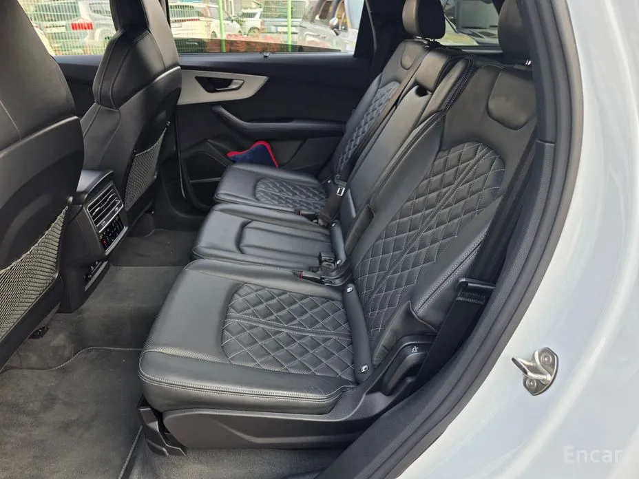 Фото 14 - Audi Q7