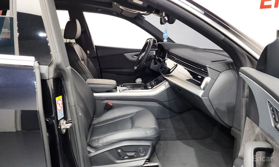 Фото 11 - Audi Q8