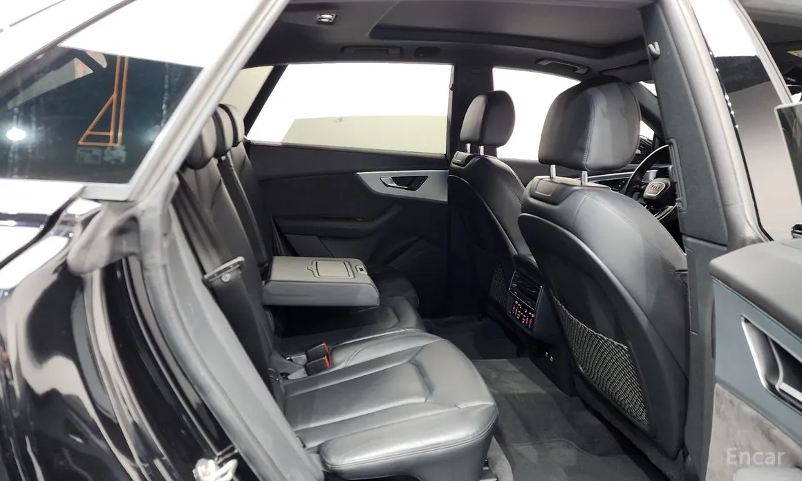 Фото 12 - Audi Q8