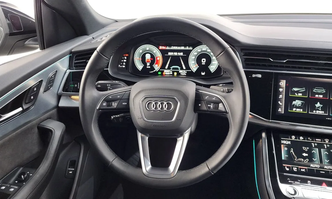 Фото 13 - Audi Q8