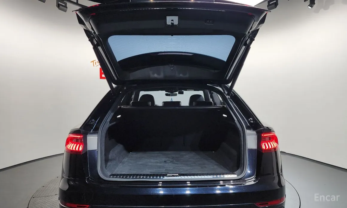 Фото 20 - Audi Q8