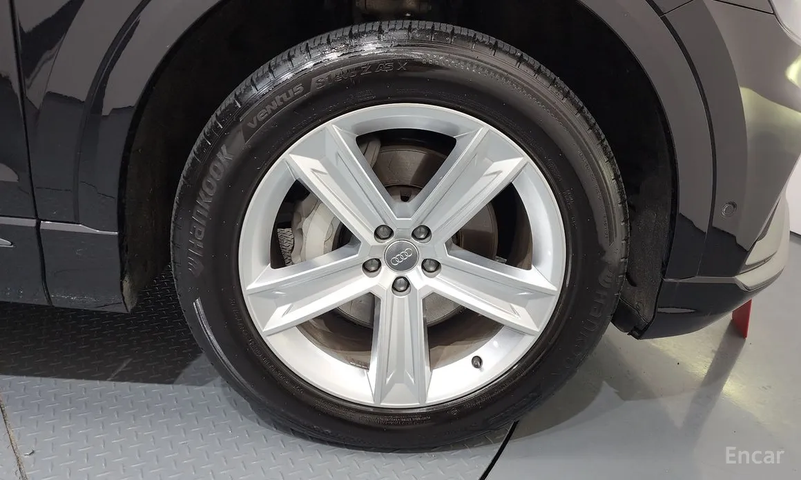 Фото 5 - Audi Q8