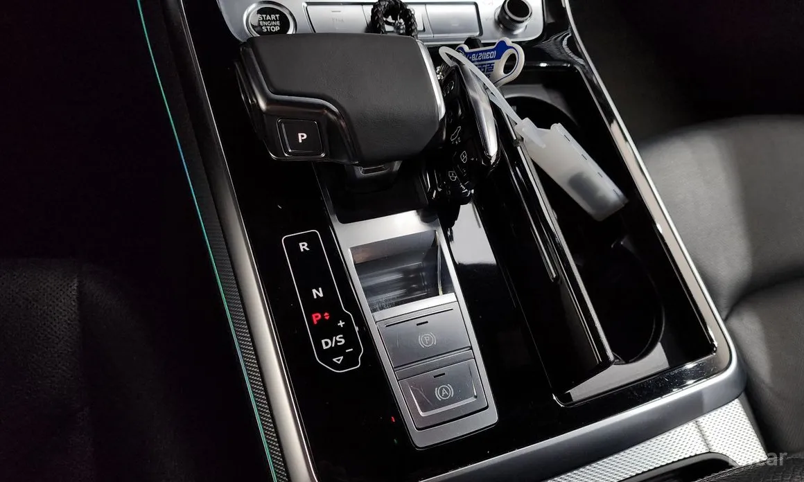 Фото 9 - Audi Q8