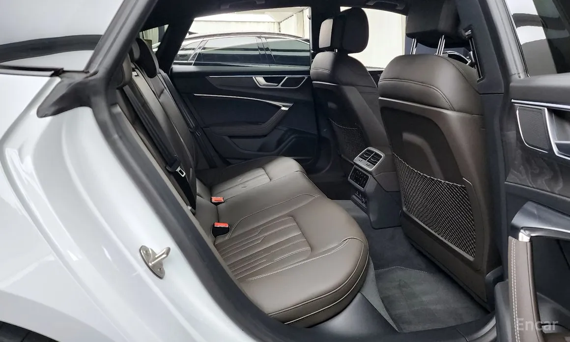 Фото 12 - Audi A7