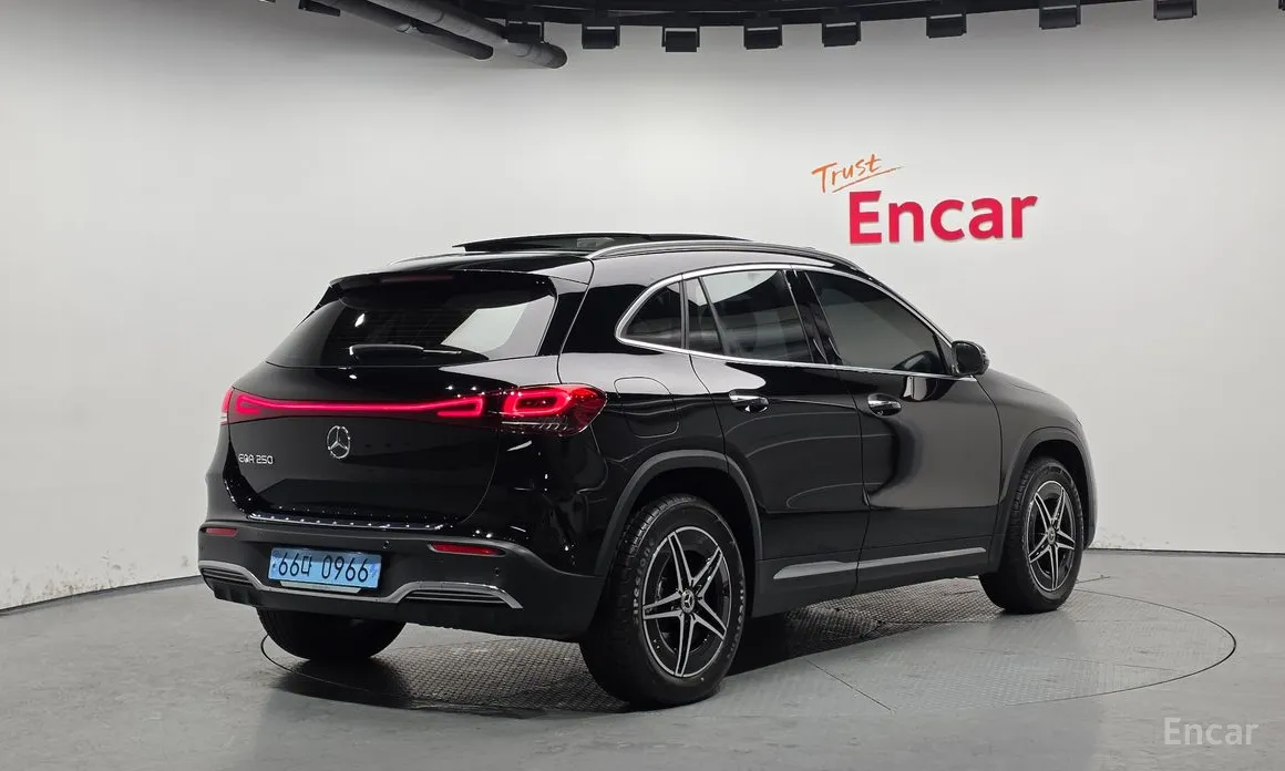 Фото 2 - Mercedes-Benz EQA