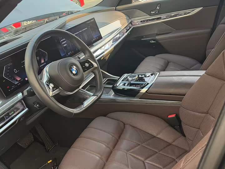 Photo 3 - BMW 7 Series
