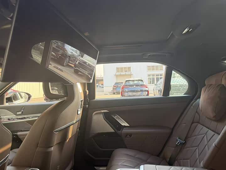 Photo 4 - BMW 7 Series