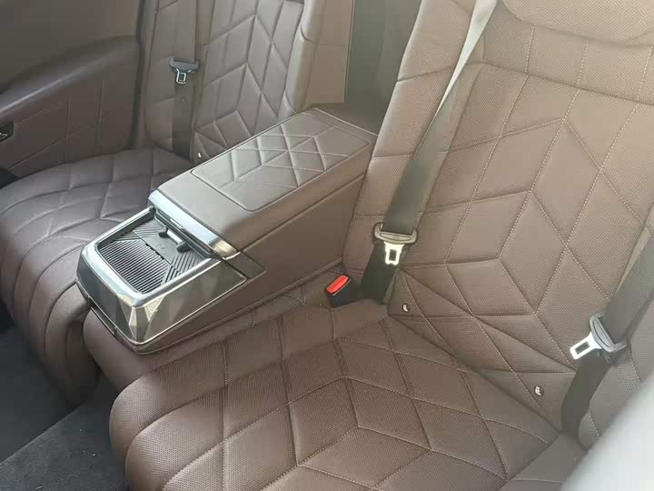 Photo 7 - BMW 7 Series