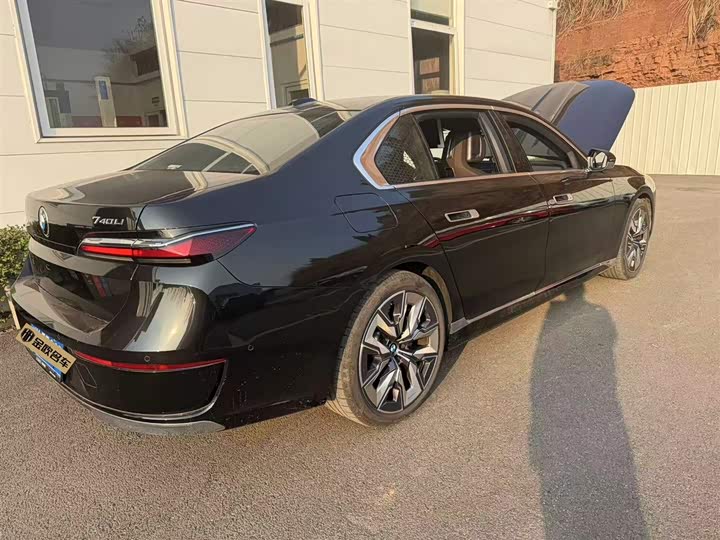 Photo 9 - BMW 7 Series