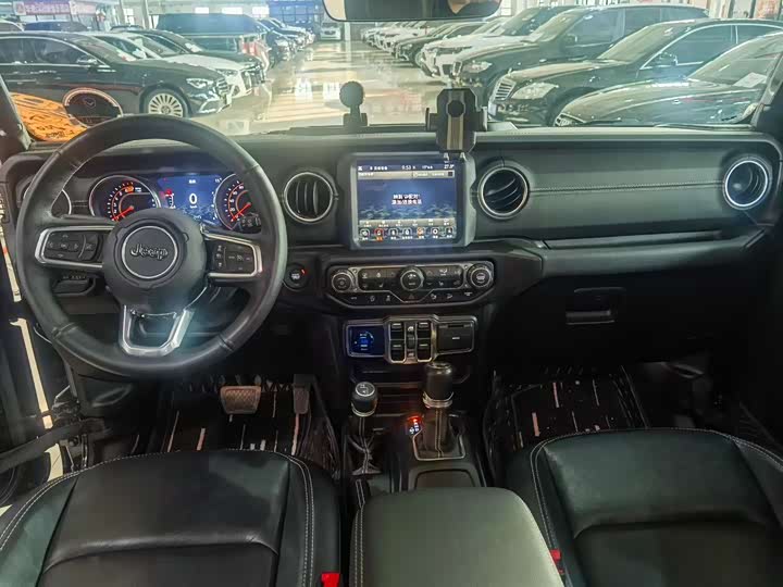 Фото 7 - Jeep Wrangler