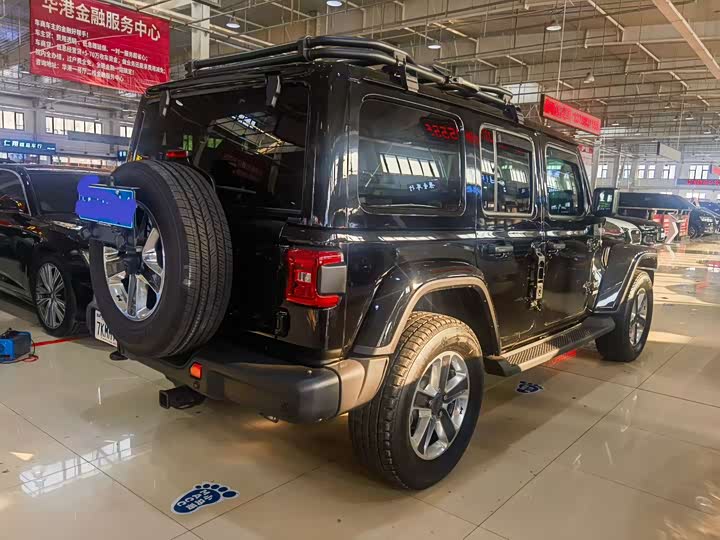 Фото 8 - Jeep Wrangler