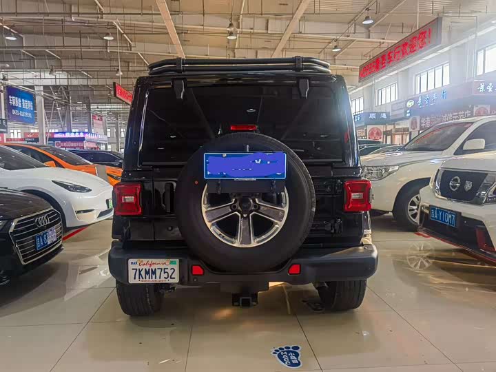 Фото 9 - Jeep Wrangler