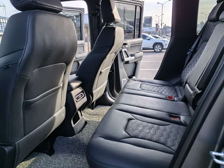 Photo 7 - BAW 212 T01