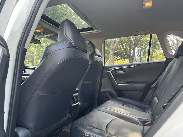 Фото 6 - Toyota Wildlander