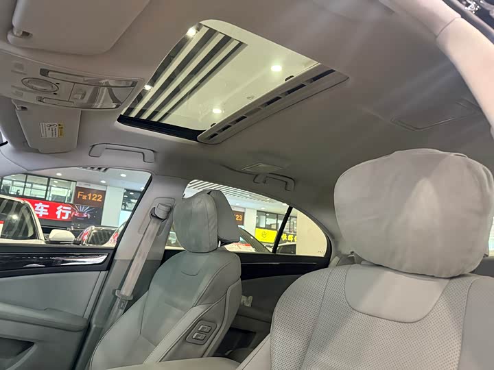 Фото 7 - Hongqi H7