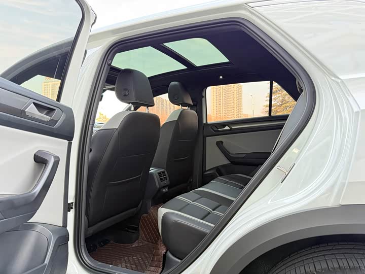 Фото 5 - Volkswagen T-Roc