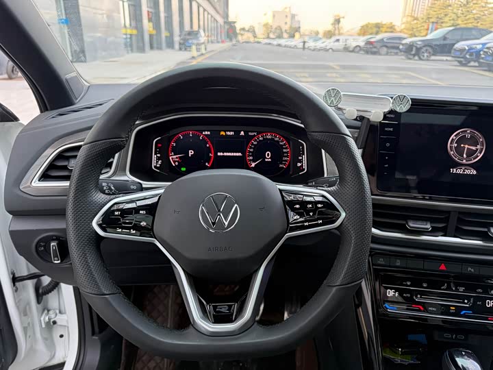 Фото 8 - Volkswagen T-Roc