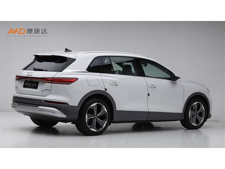 Фото 3 - Audi Q5 e-tron