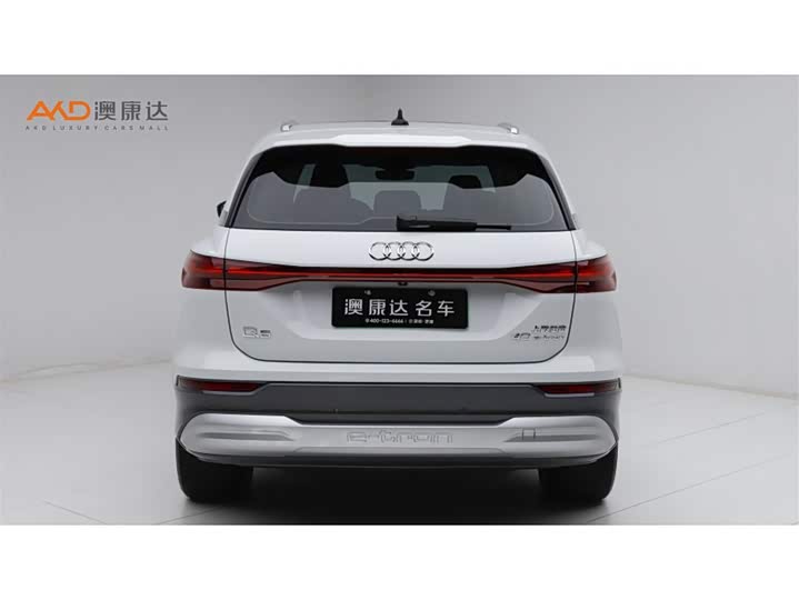 Фото 4 - Audi Q5 e-tron