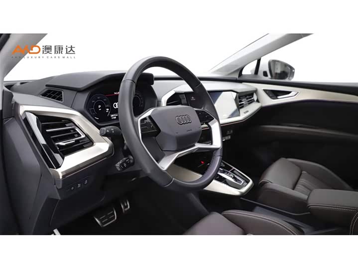 Фото 6 - Audi Q5 e-tron