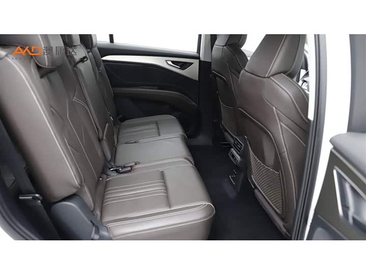 Фото 8 - Audi Q5 e-tron