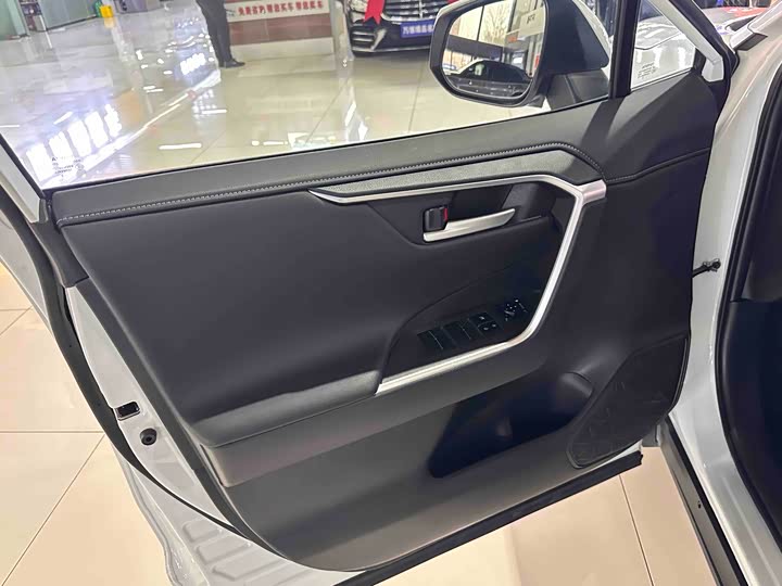 Фото 7 - Toyota Wildlander