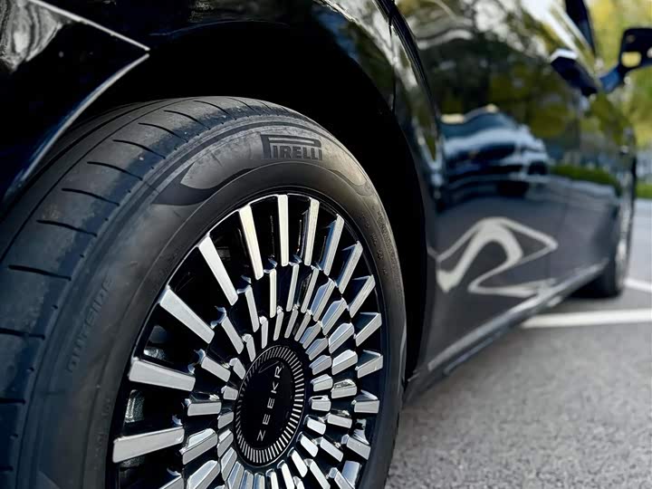 Фото 4 - Zeekr 009