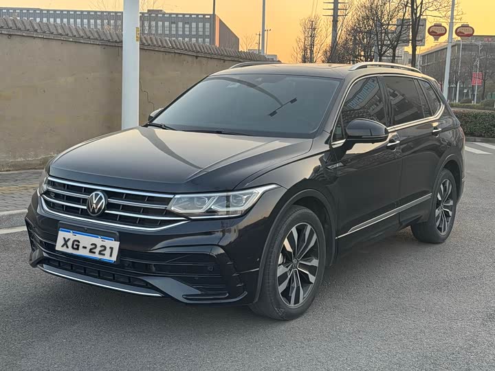 Фото 1 - Volkswagen Tiguan L Pro