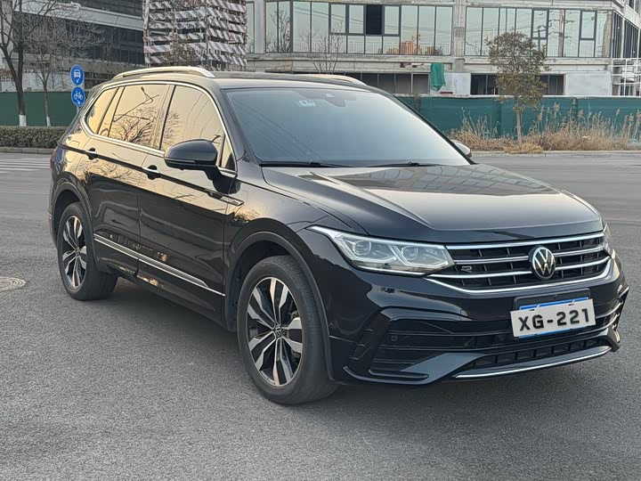 Фото 3 - Volkswagen Tiguan L Pro